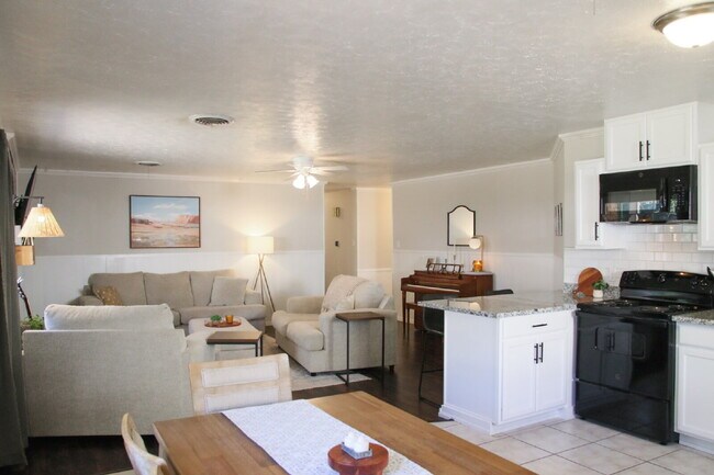 Building Photo - Large Updated Home!