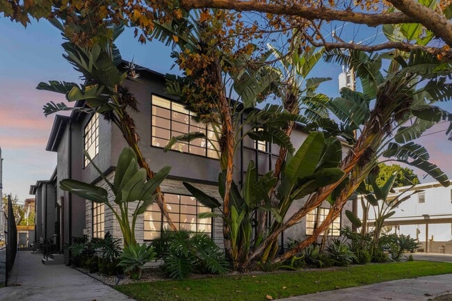 Building Photo - 419 Rexford Dr.