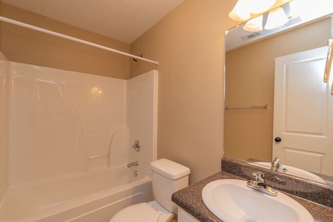 Building Photo - $1,150 - 2 Bed/2 Bath house in Harlem, with all appliances!