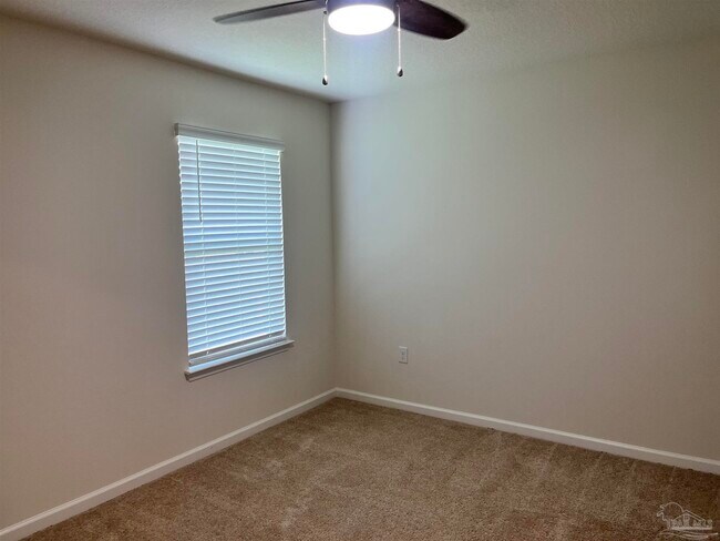 Building Photo - 5862 Blackhorse Cir