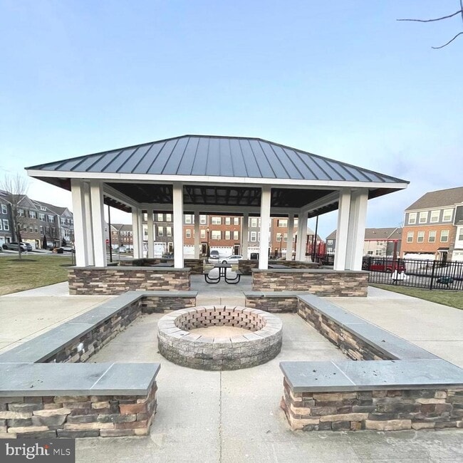 Building Photo - 2709 Princess Victoria Way