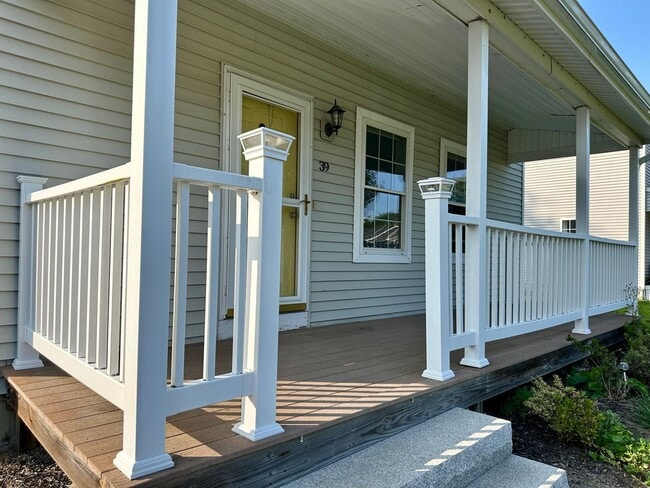 Building Photo - Like New 3BR Colonial For Rent
