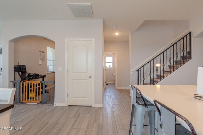 Building Photo - 305 Del Palmar