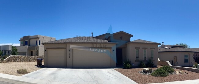 Primary Photo - Stunning 4 bedroom, 2.5 bath house - 3 car...