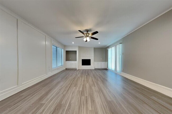 Building Photo - 2318 Turtle Creek Dr