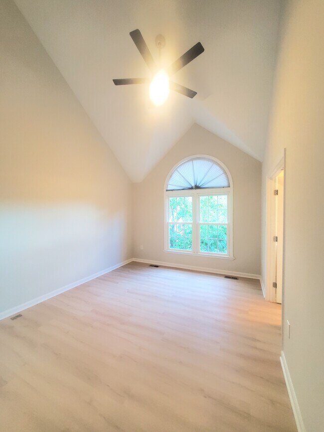 Building Photo - 14142 Betsy Ross Ln