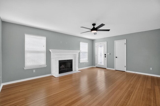 Building Photo - 402 Sandy Ridge Cir