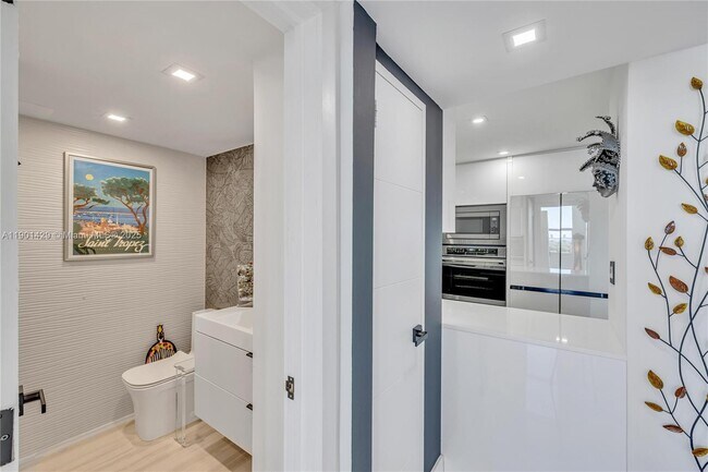 Building Photo - 5600 Collins Ave
