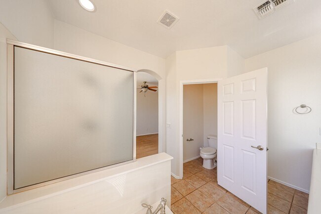 Building Photo - Charming 4 Bed 2 bath 2 Car Garage Home in...