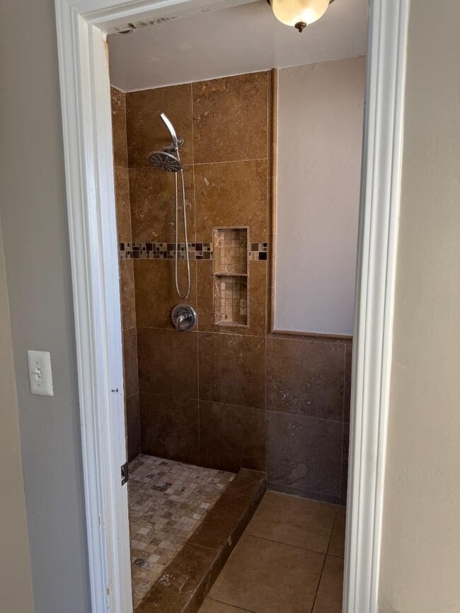 Building Photo - 3041 Dardaina Dr