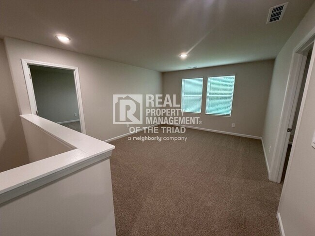 Building Photo - 2262 Cherry Ln