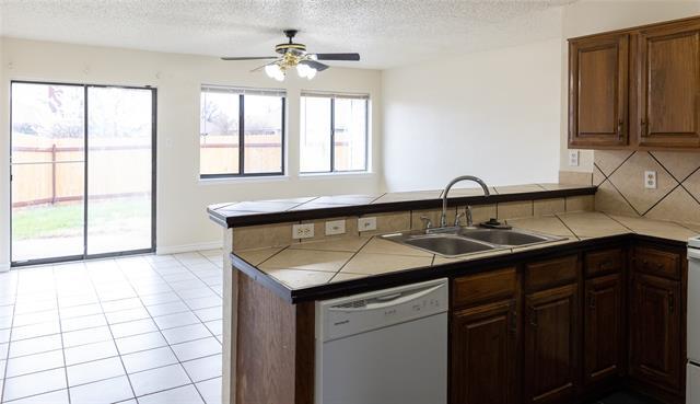 Building Photo - 824 Middle Cove Dr