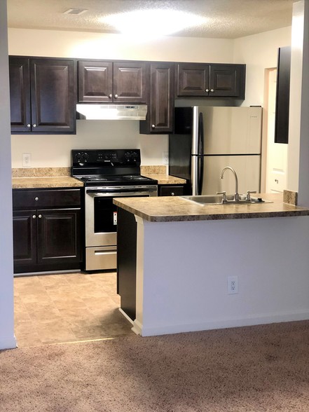 Upgraded Kitchen - Lakewood Apartments