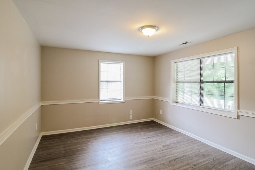 Building Photo - 1135 Clark St