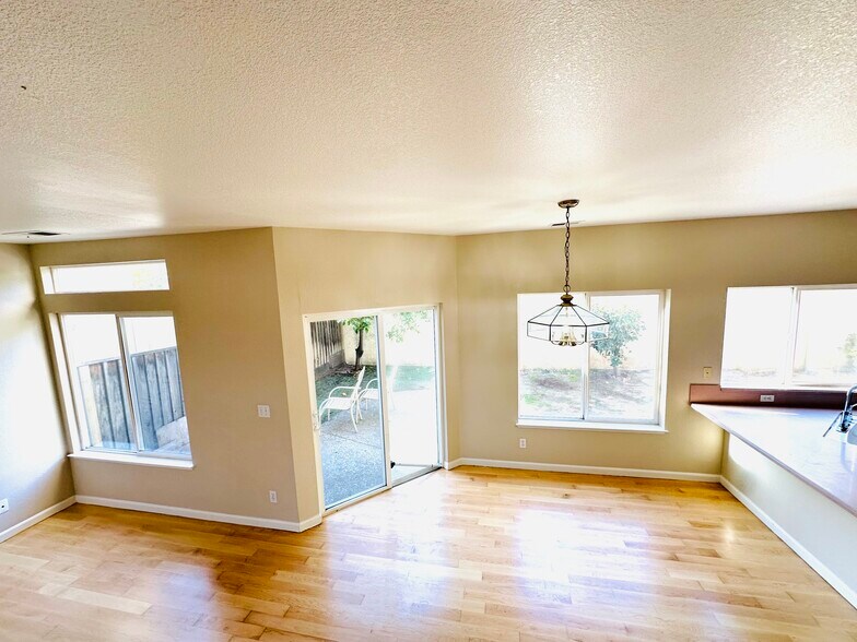 Building Photo - 3729 Seine Ct