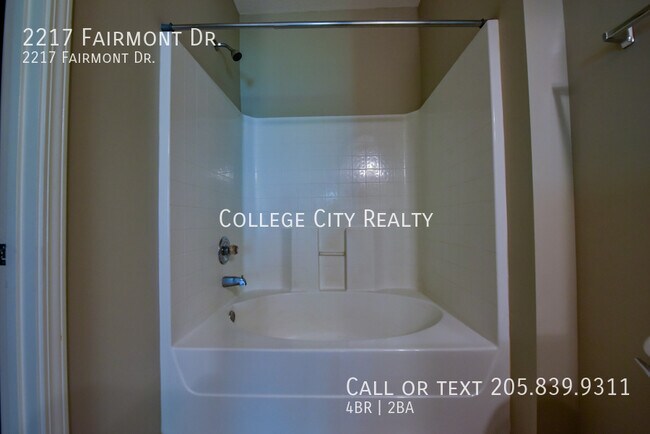 Building Photo - 2217 Fairmont Dr