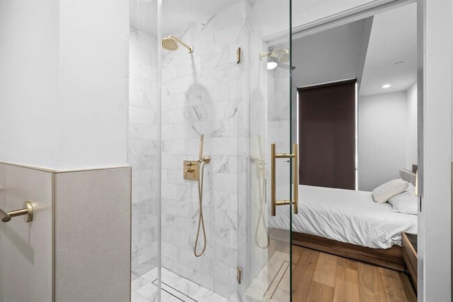 Building Photo - 70 Rainey St