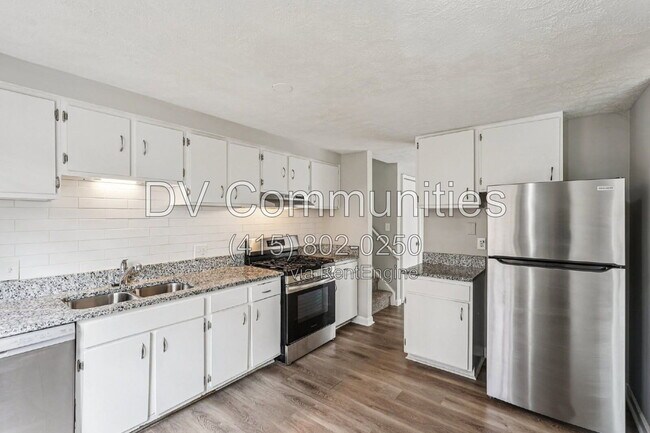 Building Photo - 3531 Tewksbury Dr SW