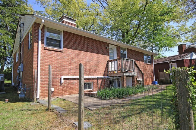 Building Photo - Walk or Bike to UVA Medical Center