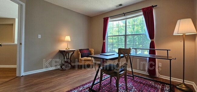 Building Photo - 3136 Sacramento Dr