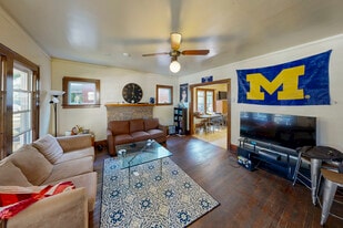 Interior Photo - 804 McKinley Ave