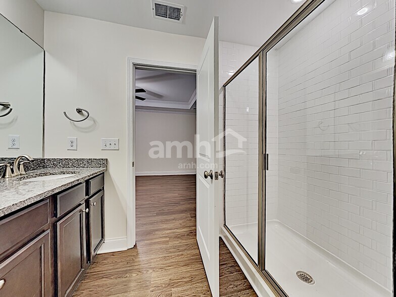 Building Photo - 121 Sweet Gum Dr