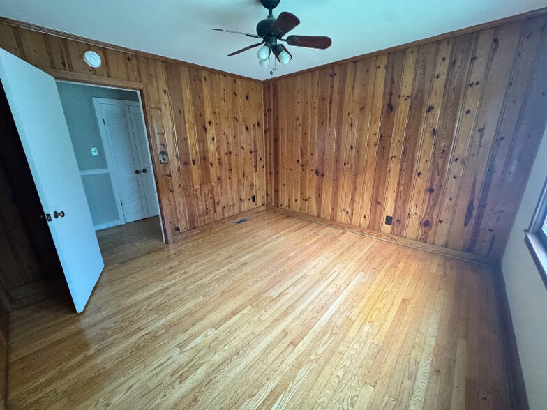 Building Photo - 432 Menees Ln