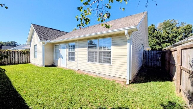 Building Photo - 213 Mirabelle Cir