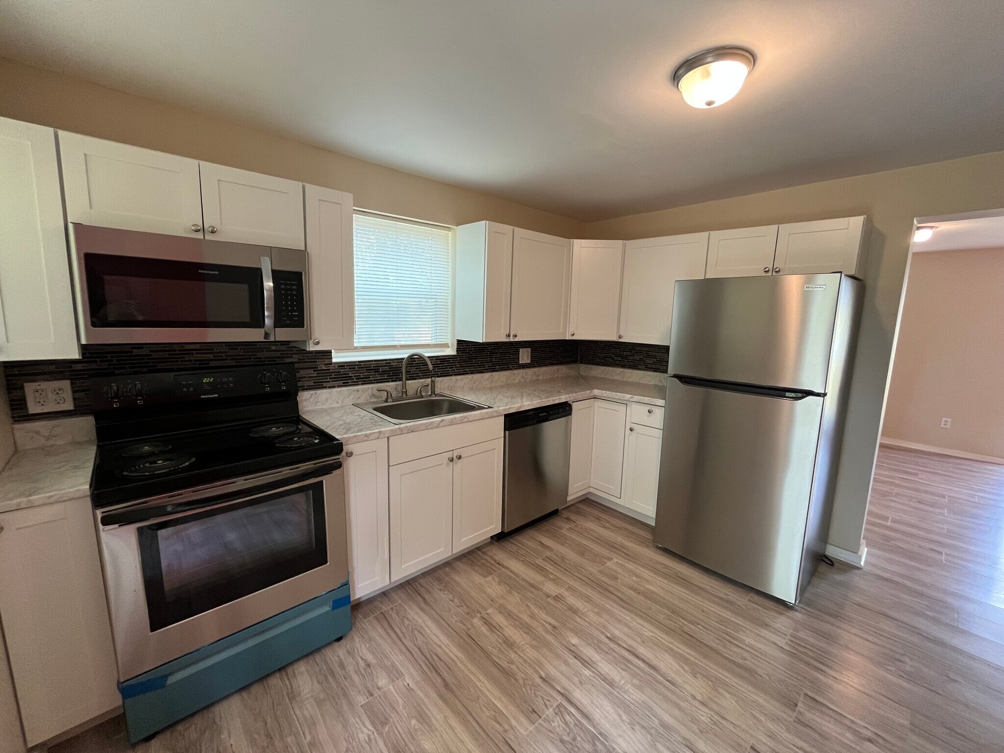 Building Photo - 1433 Helon St