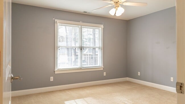 Building Photo - 401 Longwood Place