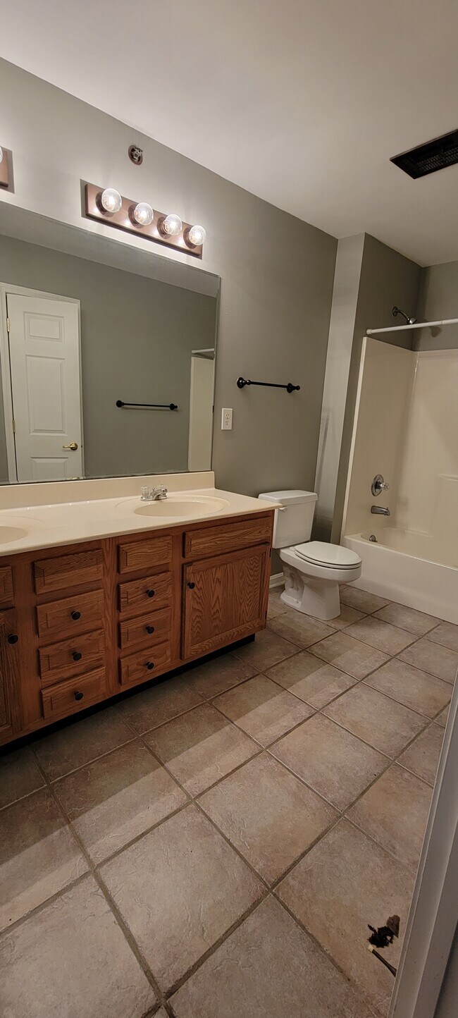 Building Photo - 3100 Beargrass Run Ct