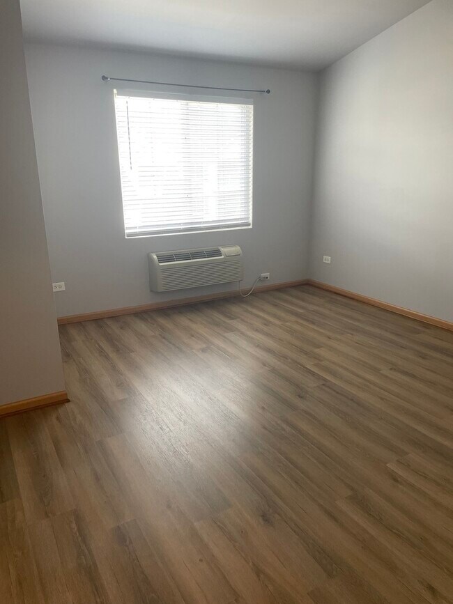 Building Photo - 1723 Silverstone Dr