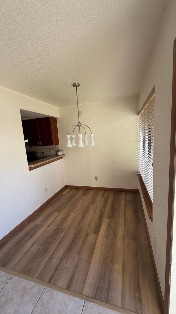 Building Photo - 2 Bedroom 1.5 Bath Townhome - Grand Oaks C...