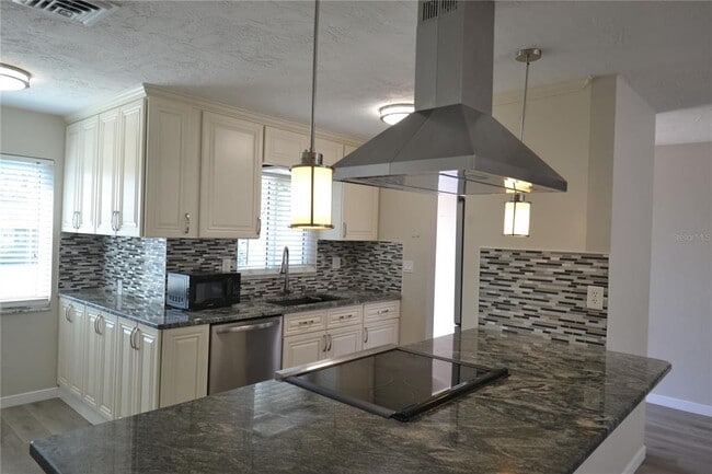 Building Photo - 746 Barbara St