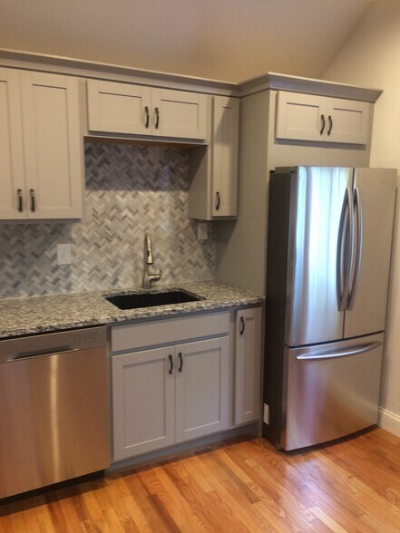 Building Photo - 10 Beehive Dr