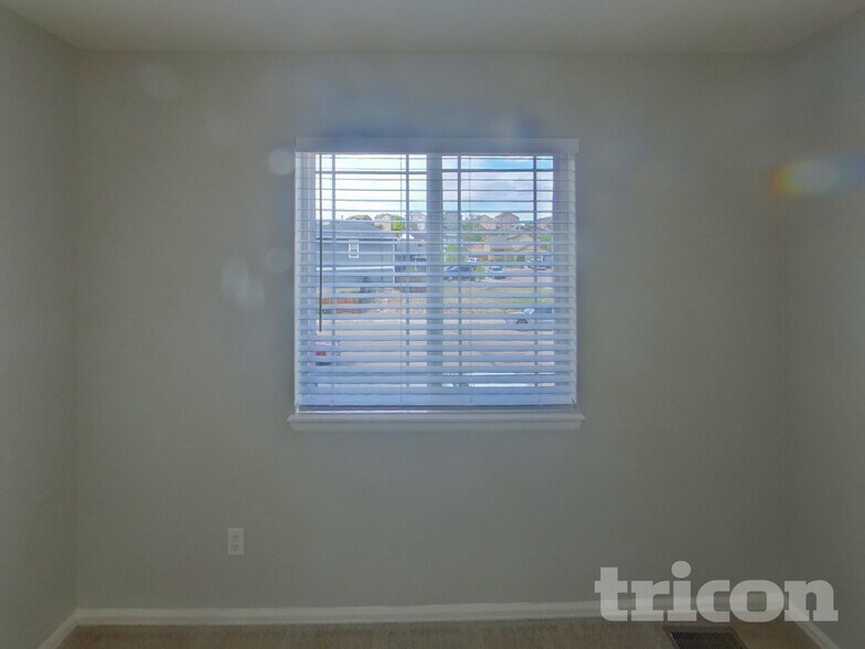 Building Photo - 7335 Dobbs Dr