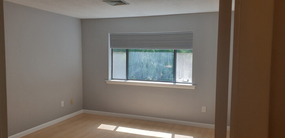 Building Photo - 97 Hunters Run Pl