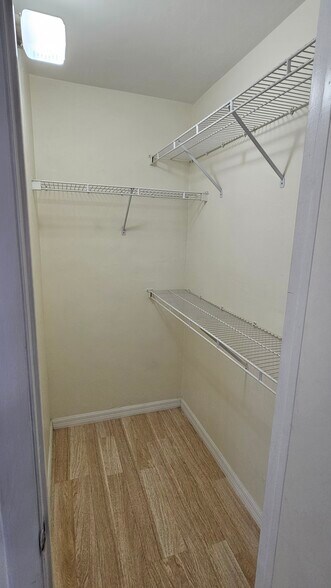Walk in closets - 4215 SW 22nd Ln