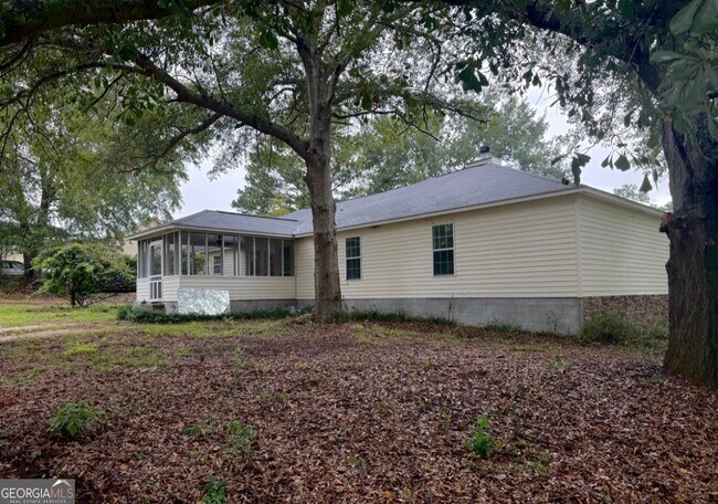 Building Photo - 105 Mockingbird Dr