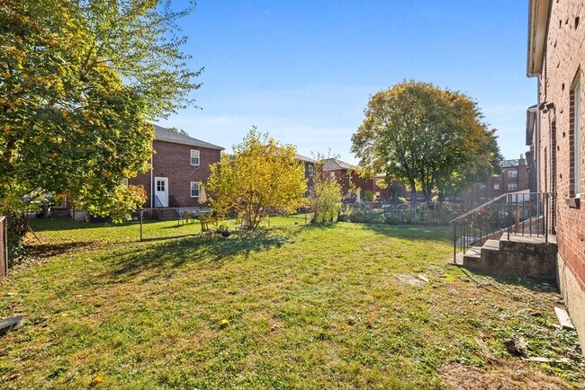 Building Photo - 19 Beechcroft St