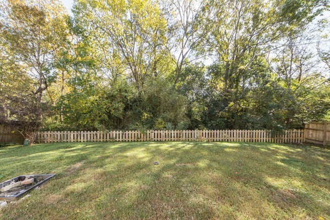 Building Photo - 4 Bedroom 2.5 Bath House in Woodland Lakes - Goose Creek