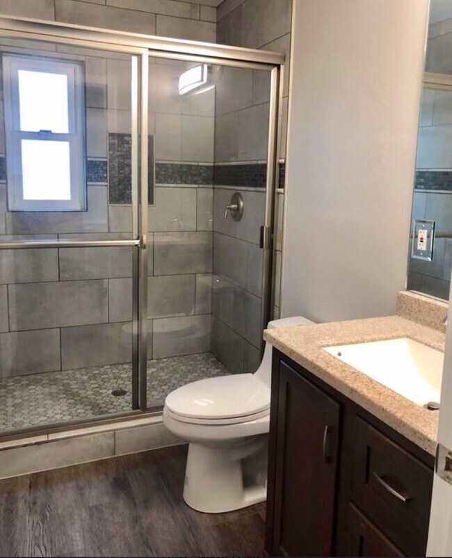 Building Photo - 4BD/3BA on Montezuma w/ Driveway Parking!