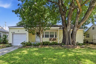 Building Photo - Remodeled Midtown Tulsa Bungalow – Classic Charm with Modern Updates!