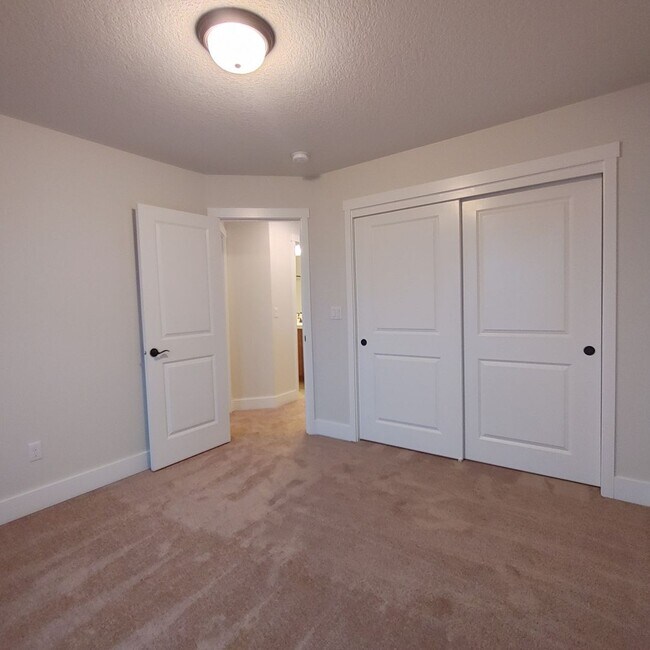 Building Photo - Modern 4BR + AC | Minutes to Hillsboro & High Tech Corridor - Coming Soon!