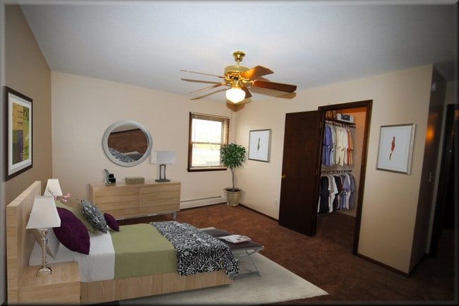Building Photo - Kings Manor Apartments