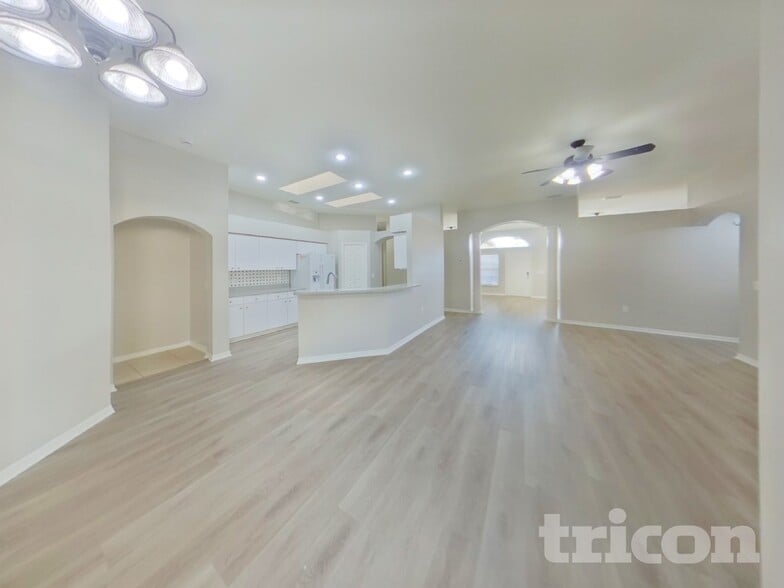 Building Photo - 1810 Cattleman Dr