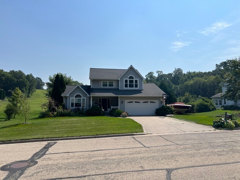 Primary Photo - 2156 Hillebrand Dr