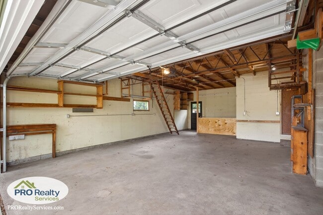 Building Photo - Recently Remodeled 4 Bedroom Home