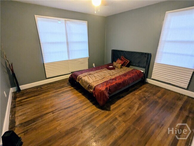 Building Photo - 614 E 37th St