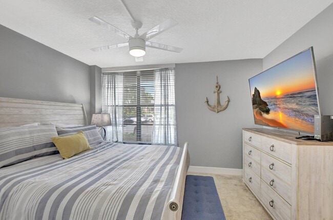 Building Photo - 14 Royal Palm Way